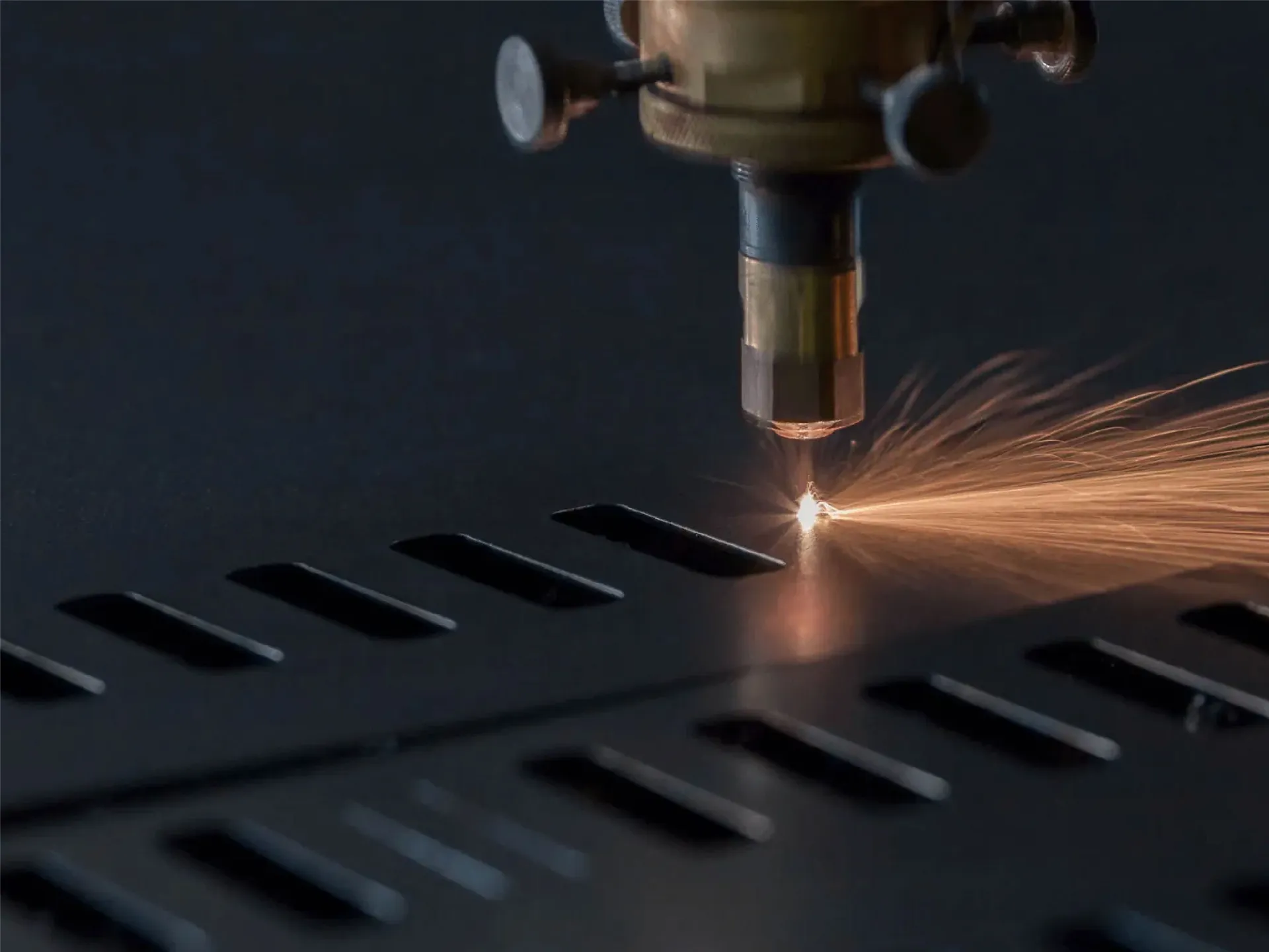 Fiber Lazer Kesim Nedir? Avantajları ve Kullanım Alanları