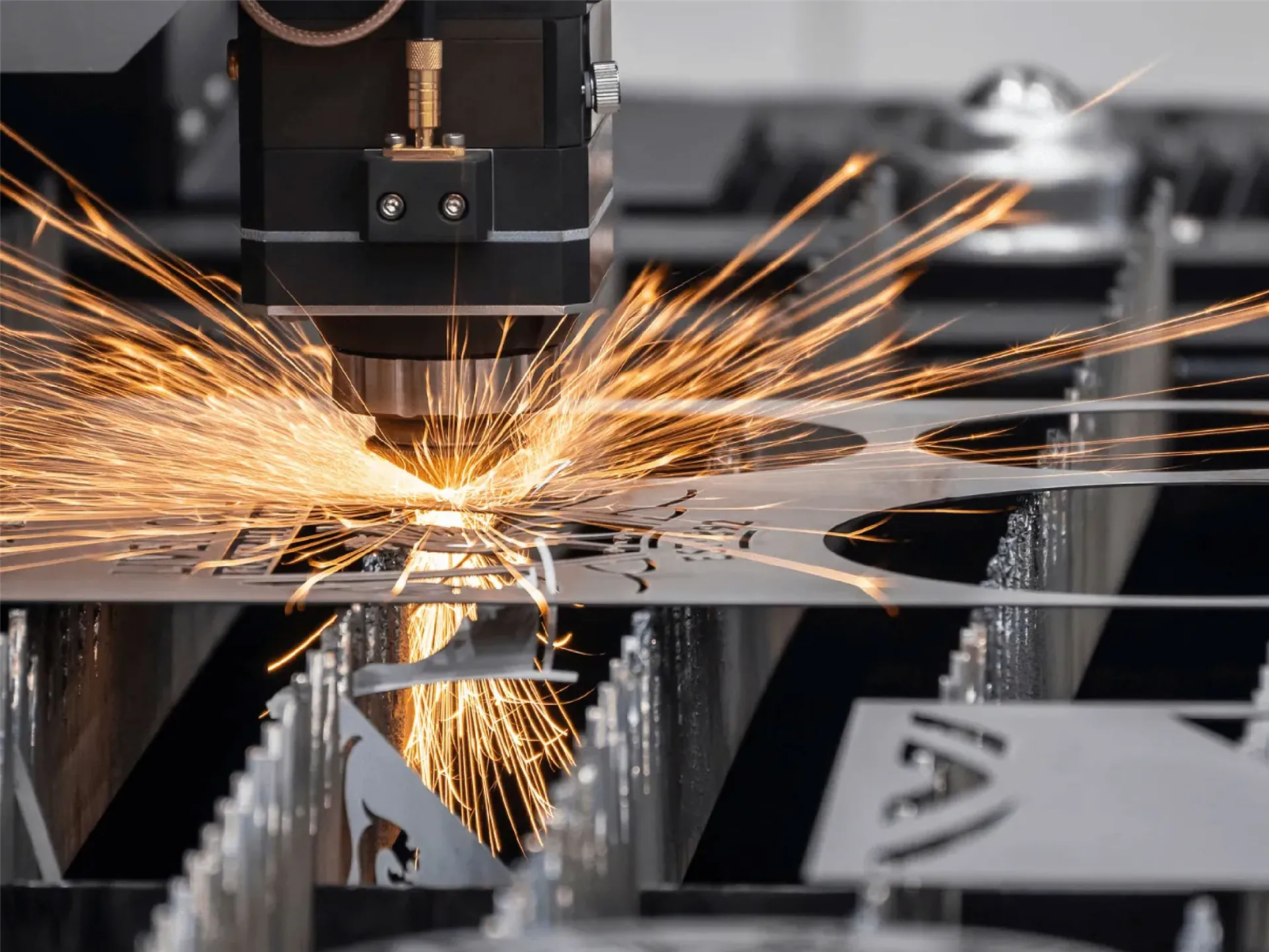 Endüstriyel Metal İşlemede Fiber Lazer Teknolojisinin Rolü